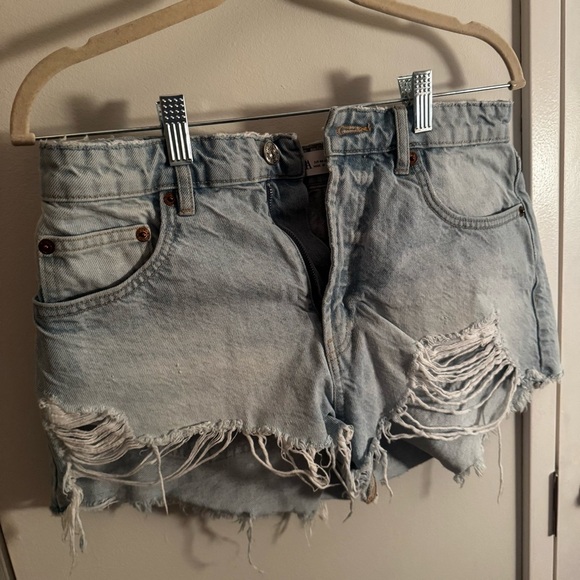 ZARA cut off distressed jean shorts - Picture 3 of 4